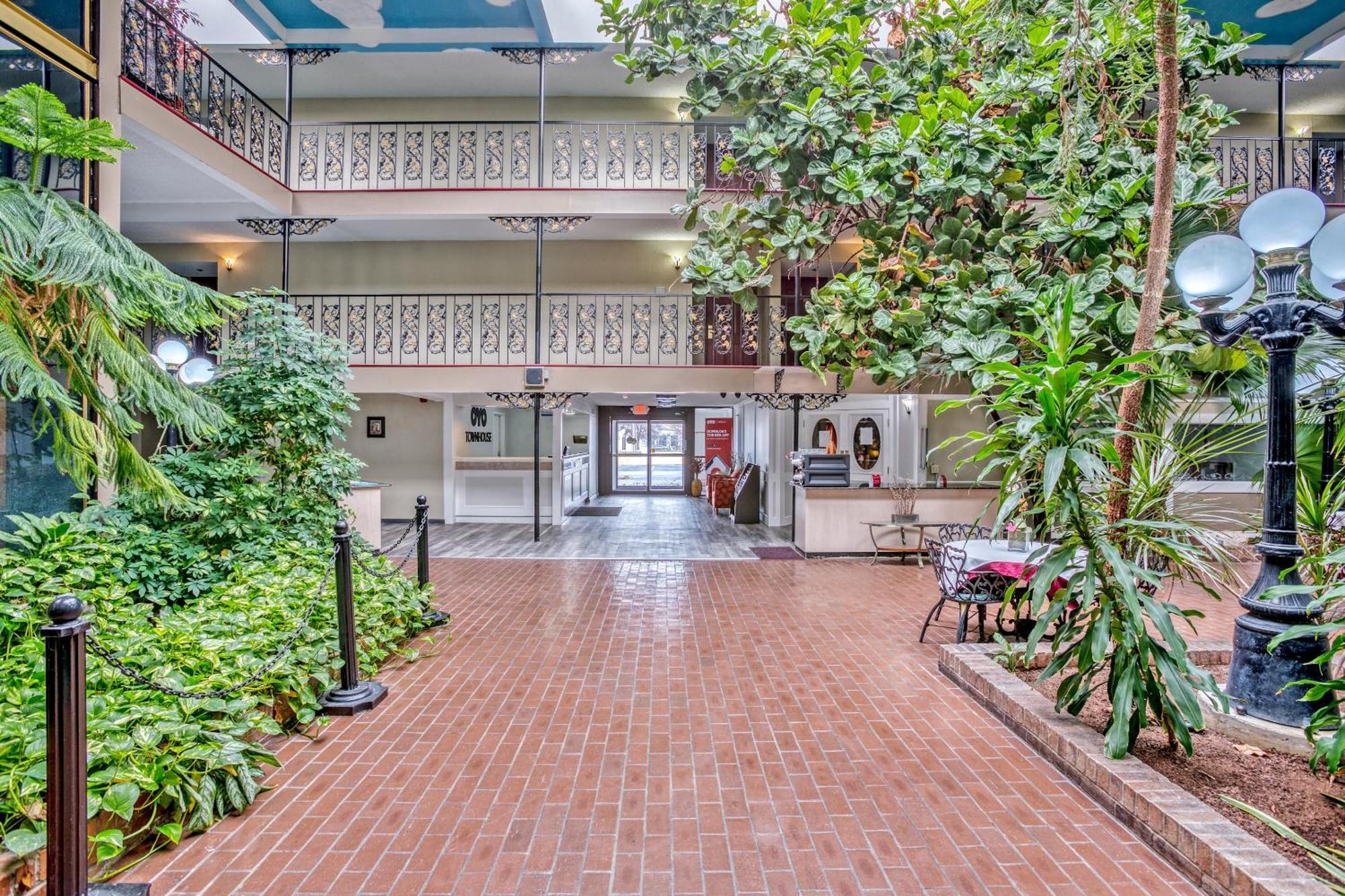 Oyo Townhouse Tulsa Woodland Hills Hotel Ngoại thất bức ảnh