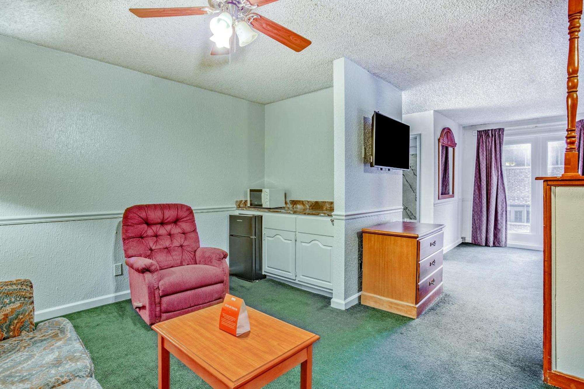 Oyo Townhouse Tulsa Woodland Hills Hotel Ngoại thất bức ảnh