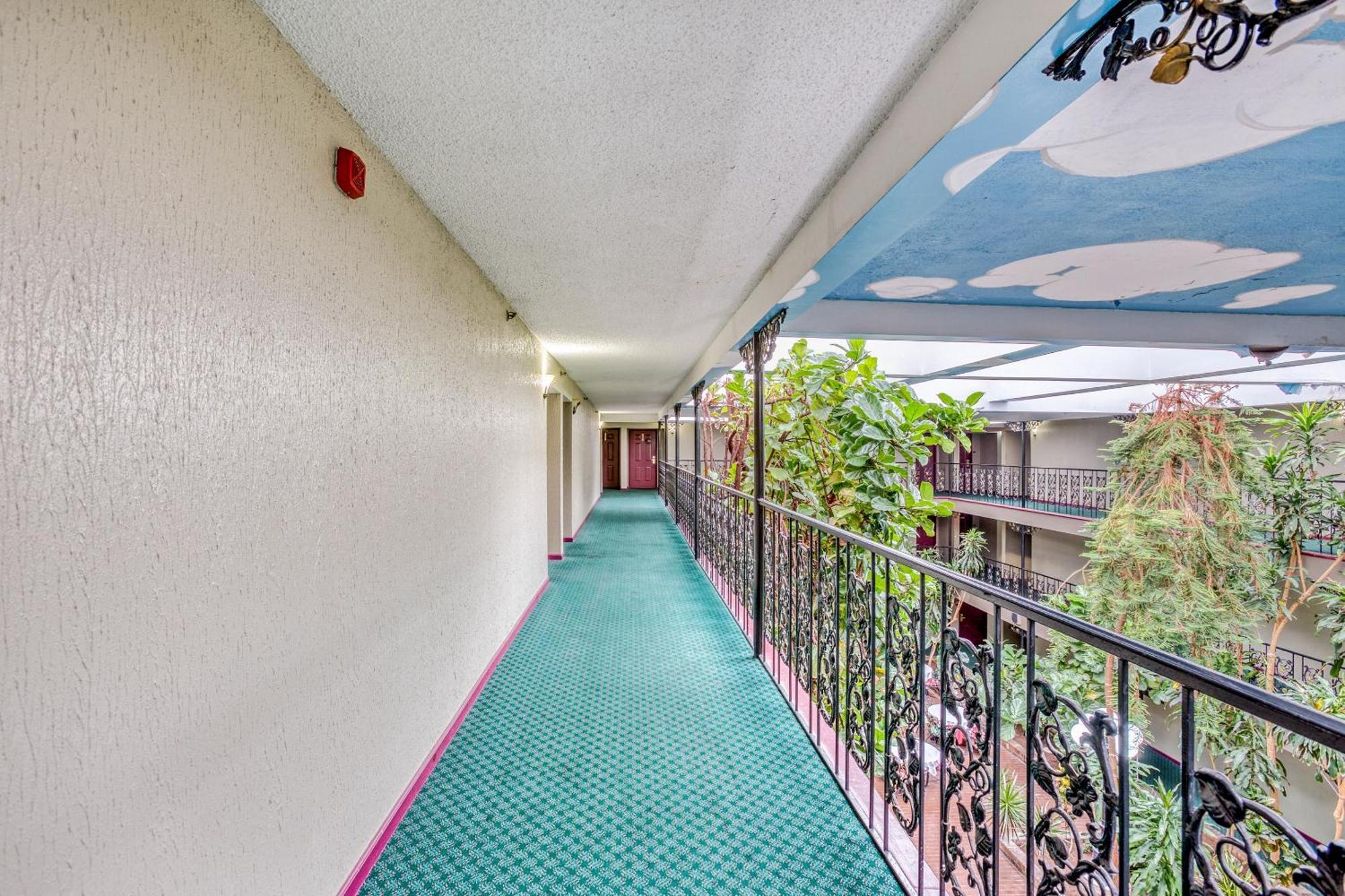 Oyo Townhouse Tulsa Woodland Hills Hotel Ngoại thất bức ảnh
